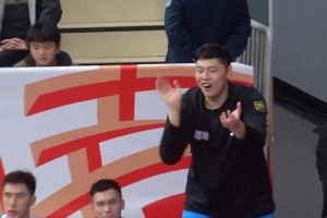 別的不說(shuō)。福建隊(duì)這替補(bǔ)席氛圍也是拉滿(mǎn)了。