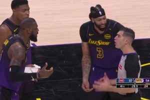 最后時刻活塞挑戰(zhàn)成功，詹姆斯找裁判交涉，示意對手切到濃眉大腿