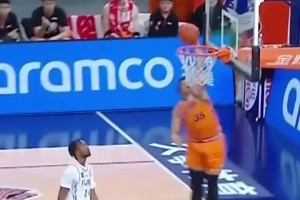 靈活的胖子！洛夫頓眼疾手快搶斷，一條龍反擊飛身勉扣??