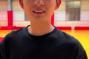 會(huì)打球??！佛山電瀚籃球場(chǎng)1v1軍哥 可不止有顏！