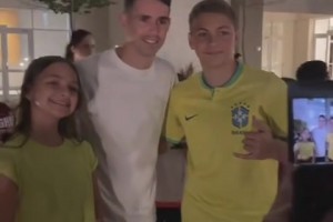 一回就是永別？奧斯卡一周前發(fā)社媒“假期 回到巴西”，今日官宣