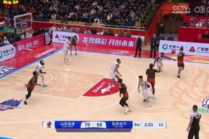 ??太殘暴了！克里斯霸王硬上弓，單臂死亡隔扣曾凡博！