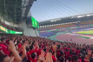 蓉城的球迷無論走到哪里都主打一個(gè)“反客為主”