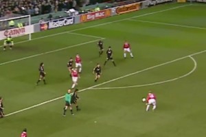 誰(shuí)還說(shuō)我不會(huì)盤(pán)帶！曼聯(lián)小貝面對(duì)皇馬的經(jīng)典進(jìn)球