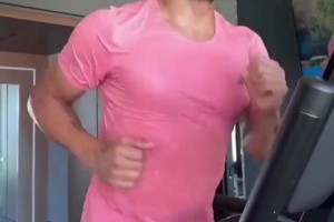 職業(yè)精神！38歲的上港名宿胡爾克，休賽期依然在健身房保持狀態(tài)