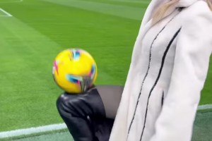 羅德里戈女友圣誕換裝??這身小紅衣服還挺好看