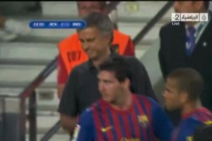 當(dāng)年穆帥對著梅西做這個(gè)動(dòng)作是什么意思？??