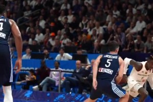 FIBA賽場(chǎng)的大殺器！施羅德經(jīng)典的回馬槍！屢試不爽！