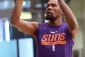 詹杜庫(kù)合體獨(dú)家專訪之短視頻流出！庫(kù)里：詹的臉一直出現(xiàn)在我腦海