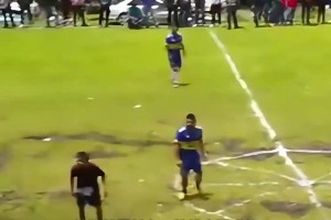 誰來了都得懵逼，危地馬拉足球賽 “5D”球場爆火