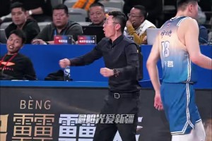 你們想看的又美又颯的女裁判！女籃賽場上靚麗的風(fēng)景真不少...