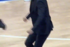 夢回俄城！威少賽后與杜蘭特的母親擁抱，還有說有笑的！