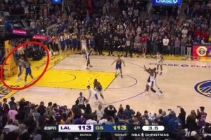 這什么防守選擇？最后時(shí)刻里夫斯突破時(shí)，庫(kù)明加卻在與界外的八村卡位，沒(méi)過(guò)來(lái)補(bǔ)防