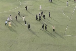 這就是校園女大們的踢球日常嘛??