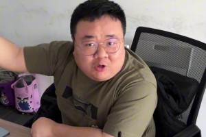 ??楊毅曬任冉&小朱打賭視頻：最后一攻老詹是投還是傳？