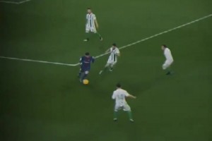 聽說后場出球難？把球交給梅西就完事了~