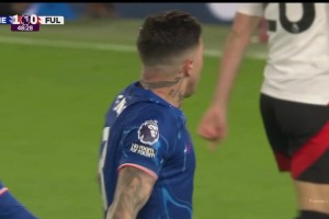 恩佐外圍遠(yuǎn)射直奔死角！萊諾飛身神勇?lián)涑龅拙€！