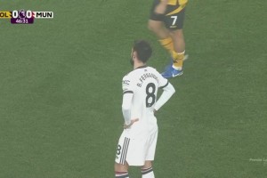 ??紅魔隊長染紅！B費反搶踩踏犯規(guī)，兩黃變一紅被罰下！