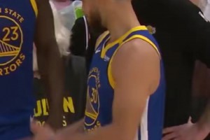 你想禁賽他嗎？????庫里問雷迪克：你現(xiàn)在吃幾個(gè)T了？