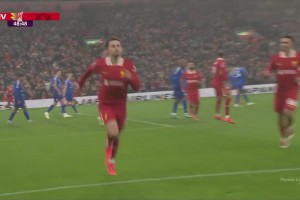 麥卡送助攻瓊斯推射破門反超！VAR確認(rèn)不越位進(jìn)球有效！