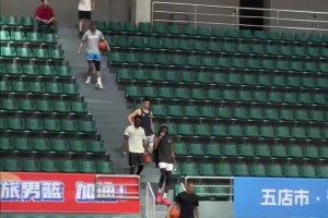 首戰(zhàn)僅兩名外援出戰(zhàn)， 外援水平還是比較高的，但默契度有待提高