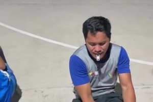 無辜的裁判被球員誤傷，這真的沒地方說理去啊……