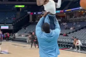 莫蘭特現(xiàn)在為了保護(hù)腰，已經(jīng)這樣扣籃了嗎??????