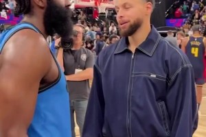 聊啥呢？哈登和庫里賽后有說有笑擊掌擁抱