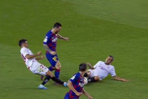 足壇藝術(shù)品！倆人不同方向放鏟梅西，然而下一秒悲劇了??