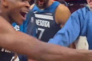 嗨起來！逆轉火箭后，華子與隊友們開心慶祝！