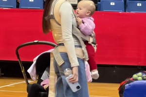 大衛(wèi)-詹姆斯攜家?guī)Э诘角鄭u客場打比賽，看來很適應(yīng)中國生活