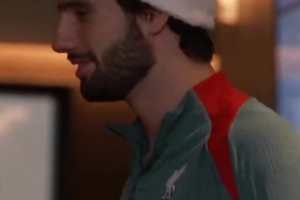 圣誕節(jié)拋媚眼的索博斯洛伊！有點(diǎn)過(guò)于帥氣了！