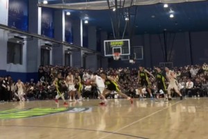 吳勇豪代表超級草根參加野球比賽多次上演暴扣