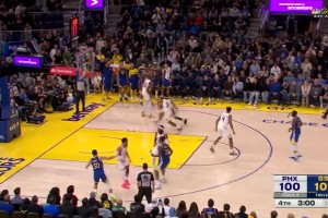 突然就沒手感了！庫里最后三分鐘連續(xù)4投不中，自己也抱頭懊惱！