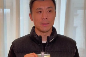 對(duì)陣過(guò)的最強(qiáng)前鋒是誰(shuí)？鄭錚：emmm應(yīng)該是德羅巴吧??