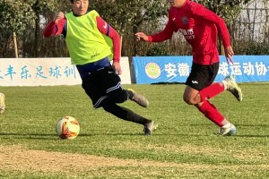 把韋世豪當(dāng)背景板??還好豪哥心情好，不然高低請(qǐng)你吃果籃