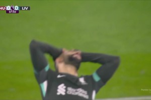 薩拉赫禁區(qū)內(nèi)送妙傳！加克波跟進(jìn)空門頭球沒有頂?shù)剑? >
                                        </div>
                                    </div>
                                    <div   id=