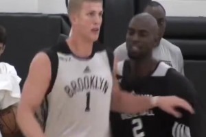 珍藏視頻！當(dāng)年籃網(wǎng)隊內(nèi)訓(xùn)練中加內(nèi)特和普拉姆利的對抗！