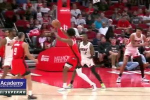 嗅覺極強(qiáng)！阿門-湯普森停球環(huán)顧 果斷直塞助攻白魔空籃起飛暴扣