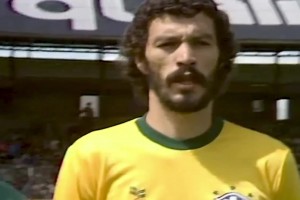 足球博士蘇格拉底！1米93的身高也能腳下生花！