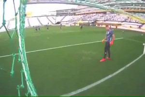 這吹法有點(diǎn)意思！梅西的弱點(diǎn)之一是他不能訓(xùn)練守門員??