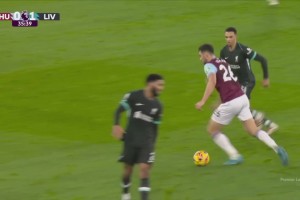 戈麥斯36分鐘受傷無法堅(jiān)持！小將寬薩替補(bǔ)出場(chǎng)！