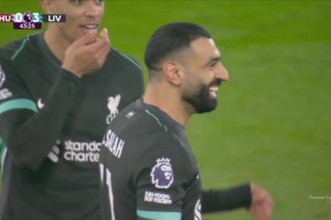 17球領(lǐng)跑射手榜！薩拉赫禁區(qū)內(nèi)抽射近角得手！瓊斯橫傳送助攻！