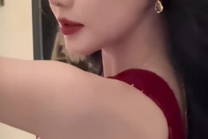 美娜：是2025年 依舊風(fēng)華正茂的小姨??