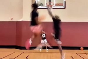 小伙成功上演空中雙回環(huán)拉桿上籃，這保羅看了也得服吧????