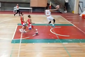 這大三步上籃，兄弟你是練三級(jí)跳的吧??????