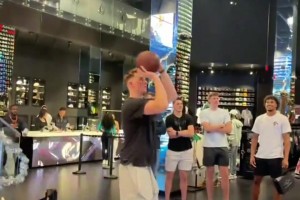 加內(nèi)特：我放棄對鄧肯噴垃圾話！他都不理我！數(shù)據(jù)還好！