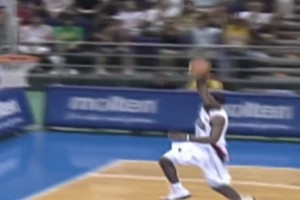 FIBA祝詹姆斯40歲生日：當(dāng)年風(fēng)華盡眼前 轉(zhuǎn)眼已是不惑年