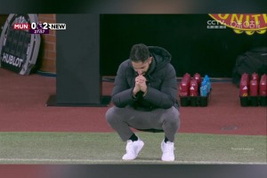 曼聯(lián)博主：看看卡塞米羅隨意將球傳給紐卡門將后阿莫林的反應(yīng)??