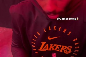 他真的??拉塞爾用中文向中國(guó)球迷問(wèn)好，隨后還說(shuō)“我很好”??